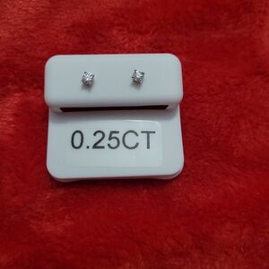 Elegant 0.25CT Stud Earrings